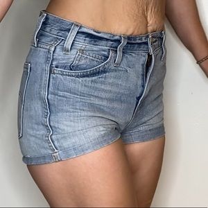 Levi’s High-Waisted Short-Shorts Size 26